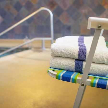Red Lion Inn & Suites Ванкувер Экстерьер фото