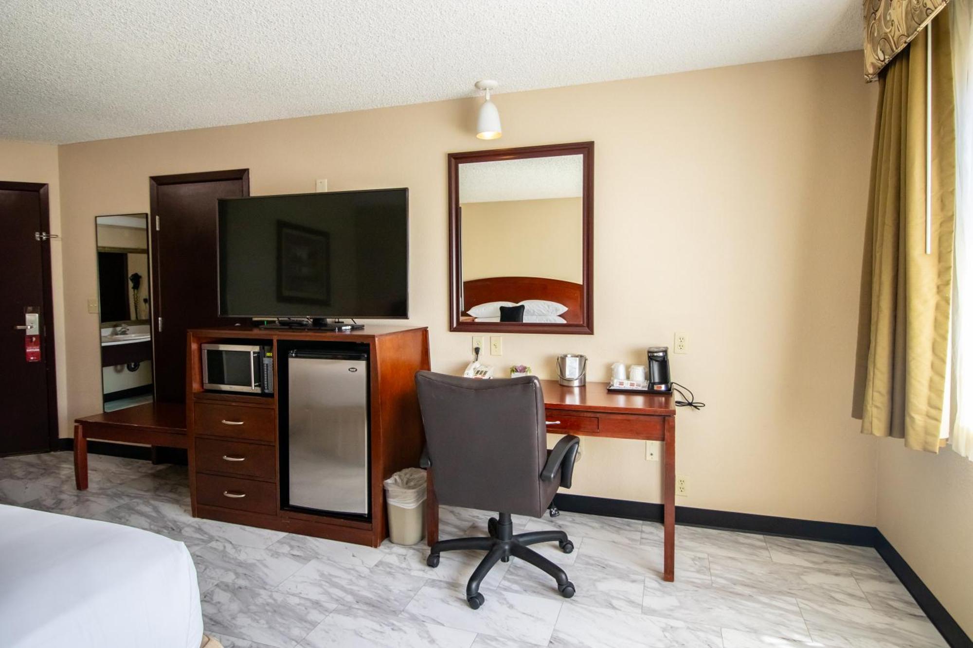 Red Lion Inn & Suites Ванкувер Экстерьер фото