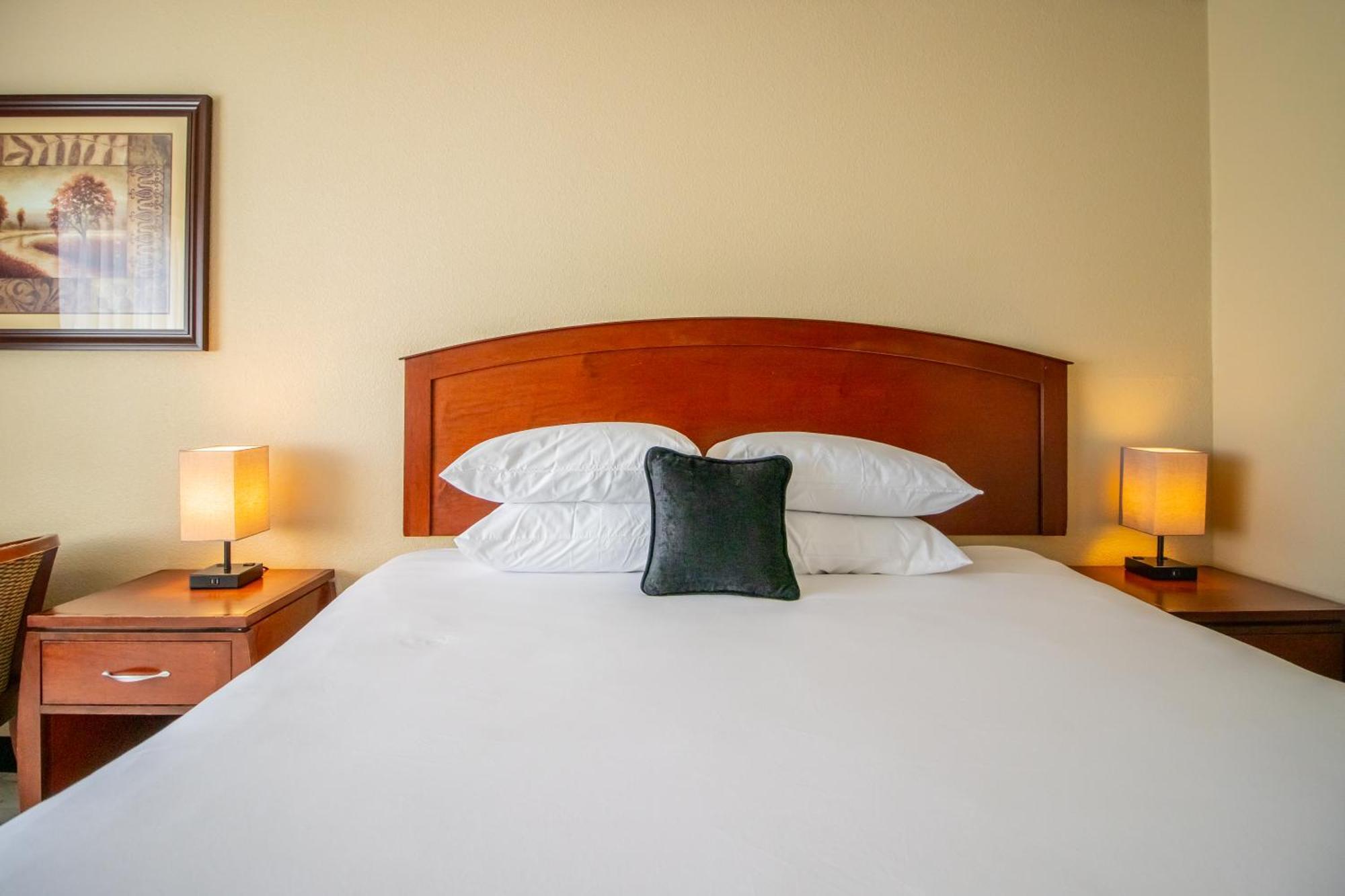 Red Lion Inn & Suites Ванкувер Экстерьер фото