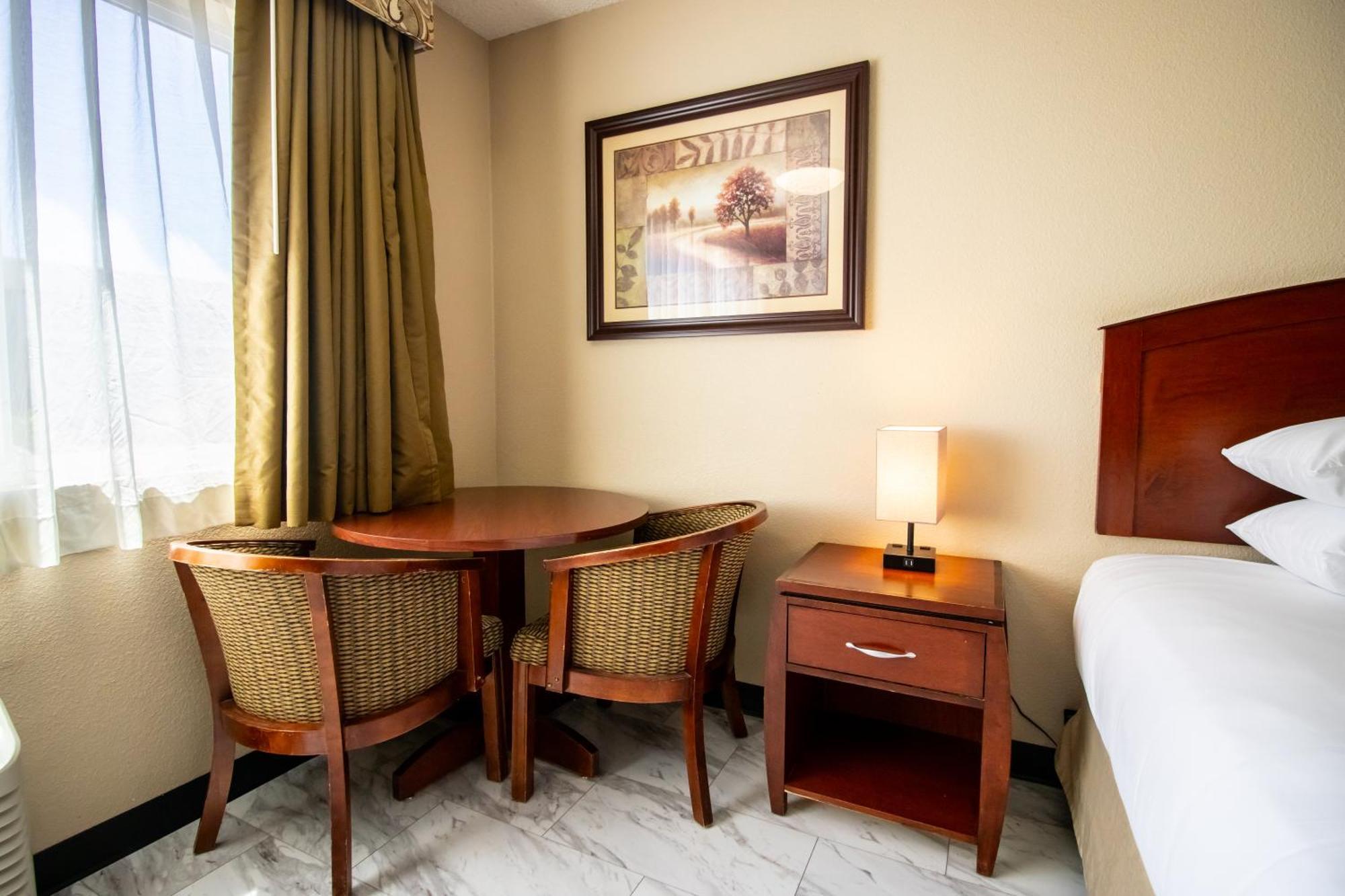 Red Lion Inn & Suites Ванкувер Экстерьер фото
