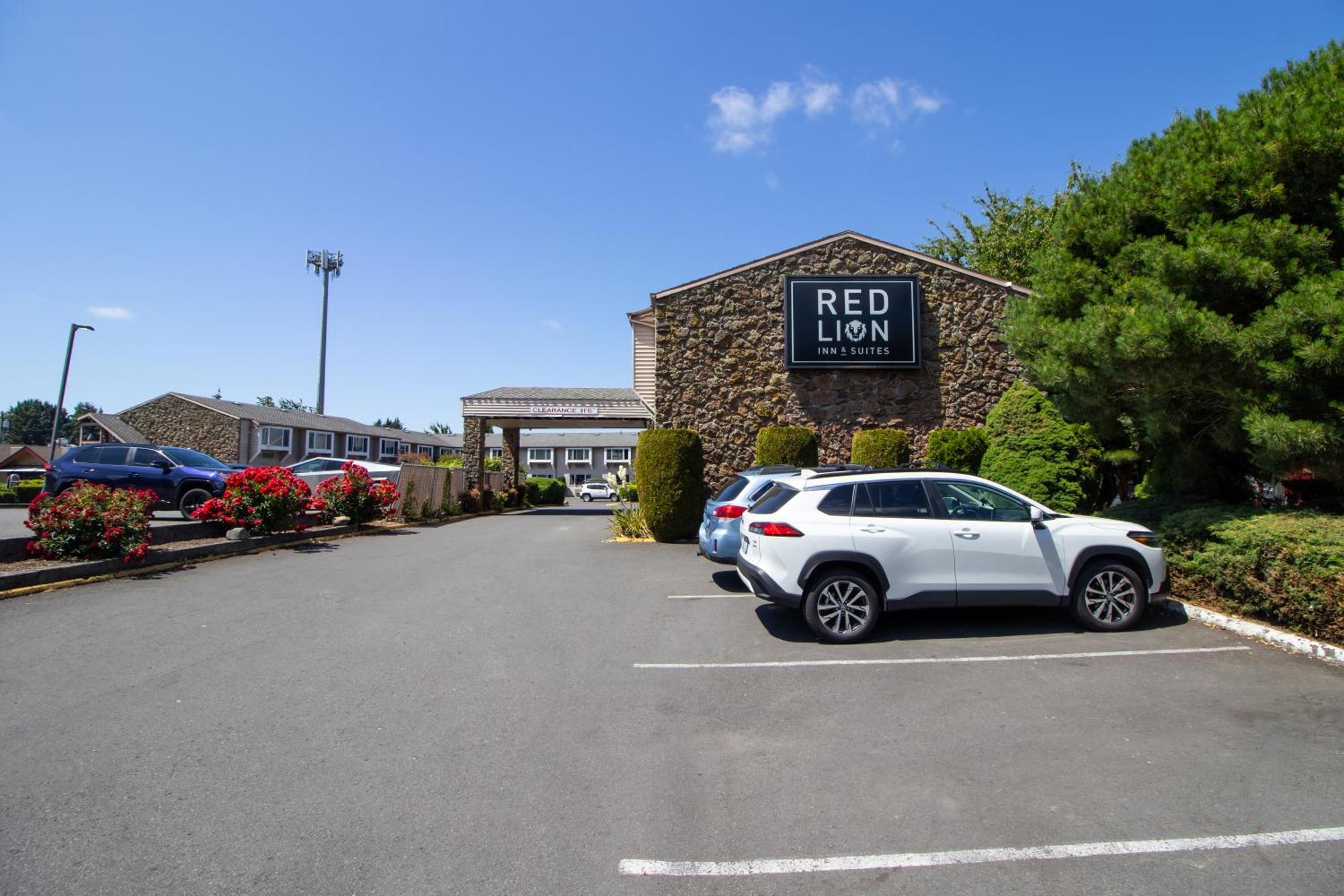 Red Lion Inn & Suites Ванкувер Экстерьер фото