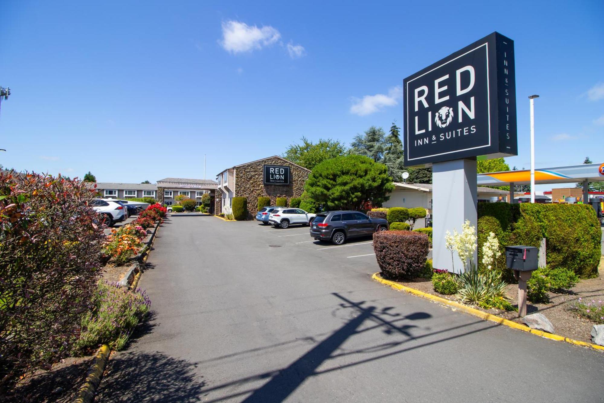 Red Lion Inn & Suites Ванкувер Экстерьер фото