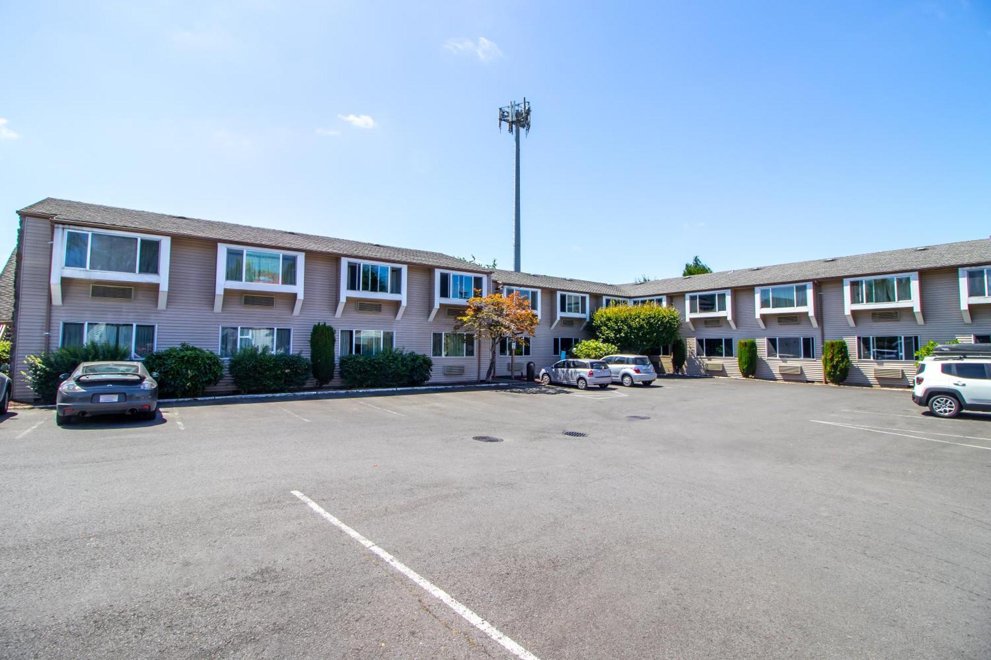 Red Lion Inn & Suites Ванкувер Экстерьер фото