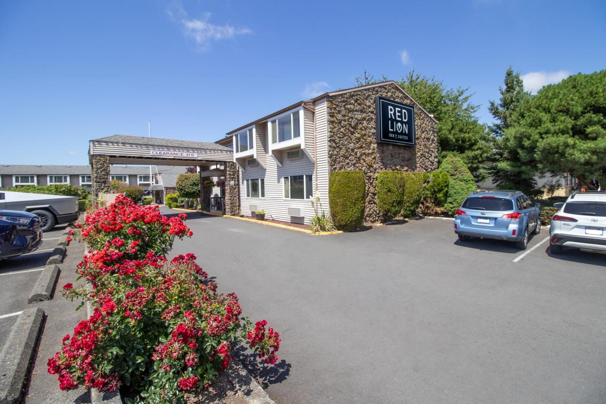 Red Lion Inn & Suites Ванкувер Экстерьер фото