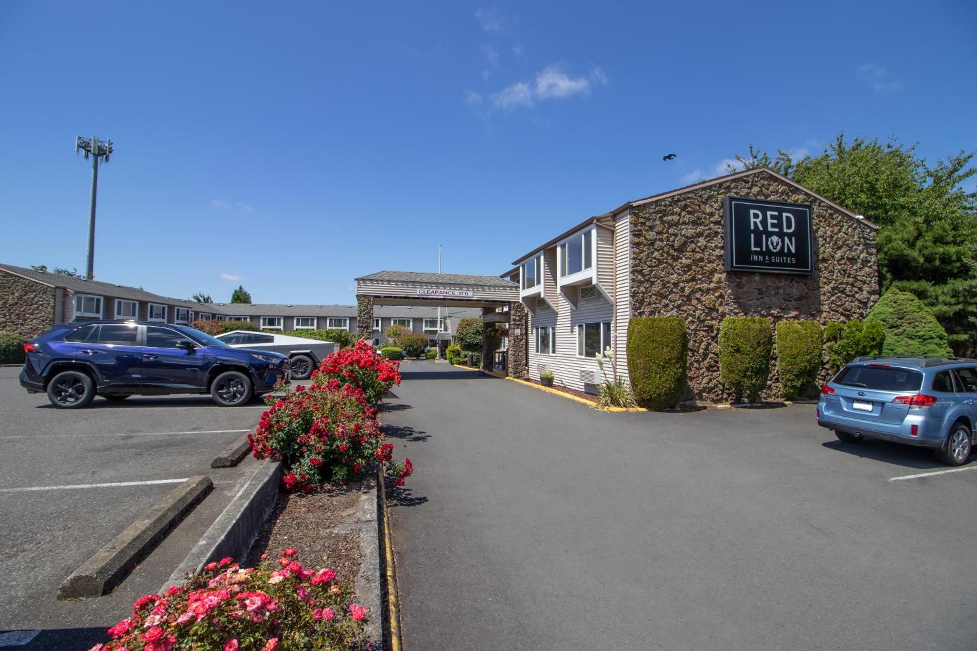 Red Lion Inn & Suites Ванкувер Экстерьер фото
