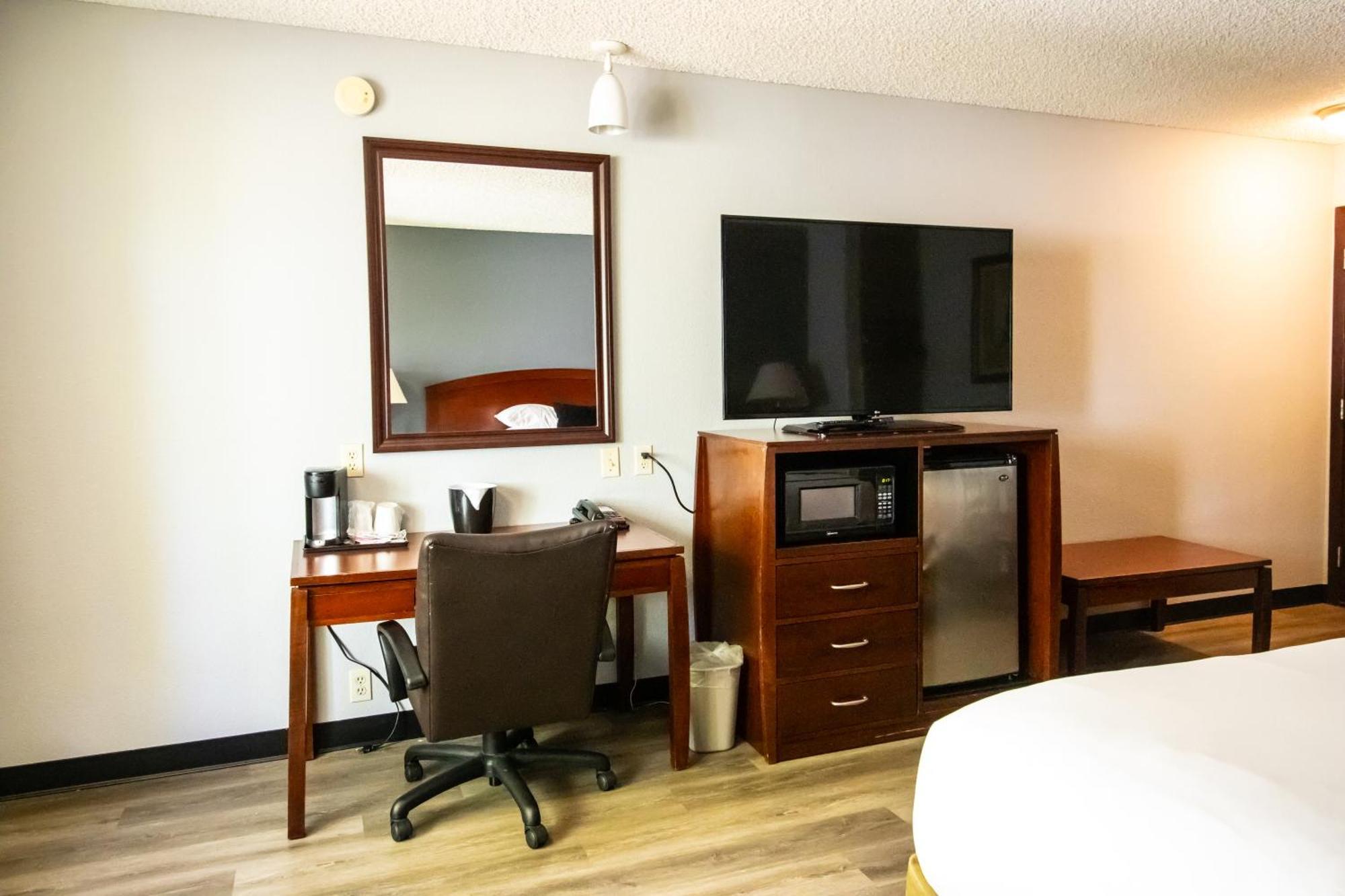 Red Lion Inn & Suites Ванкувер Экстерьер фото