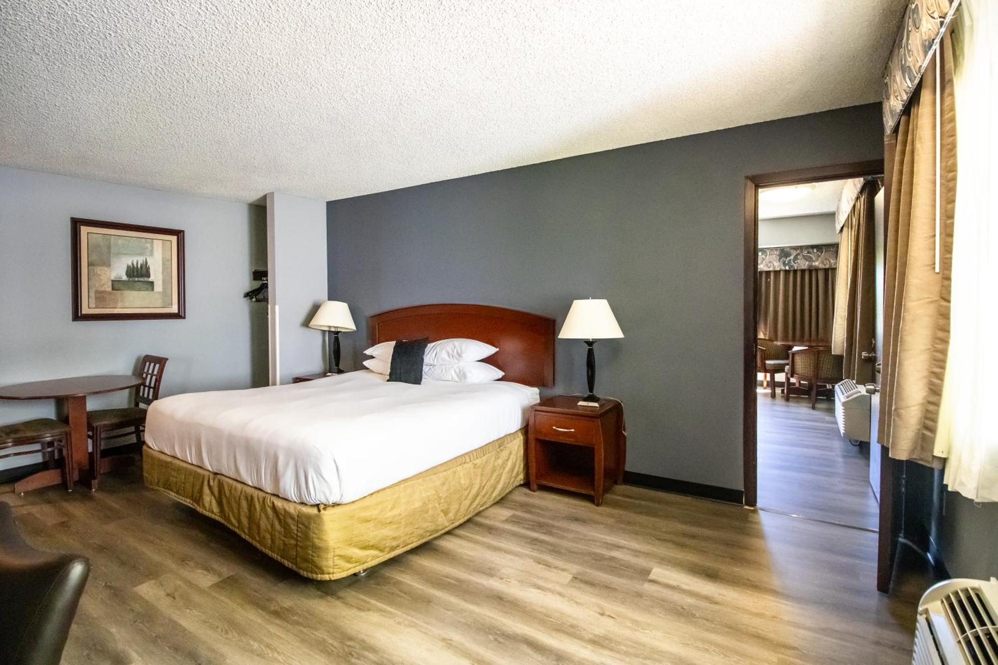 Red Lion Inn & Suites Ванкувер Экстерьер фото